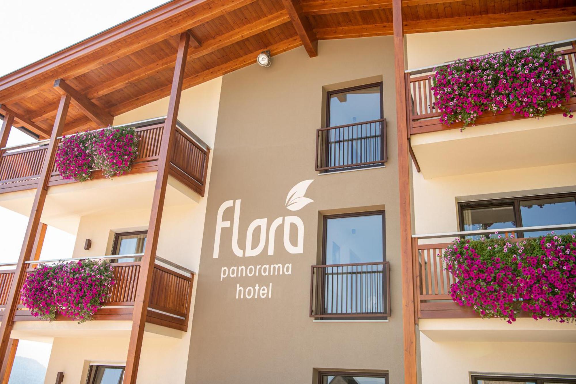 Panorama Hotel Flora Villandro Exterior photo